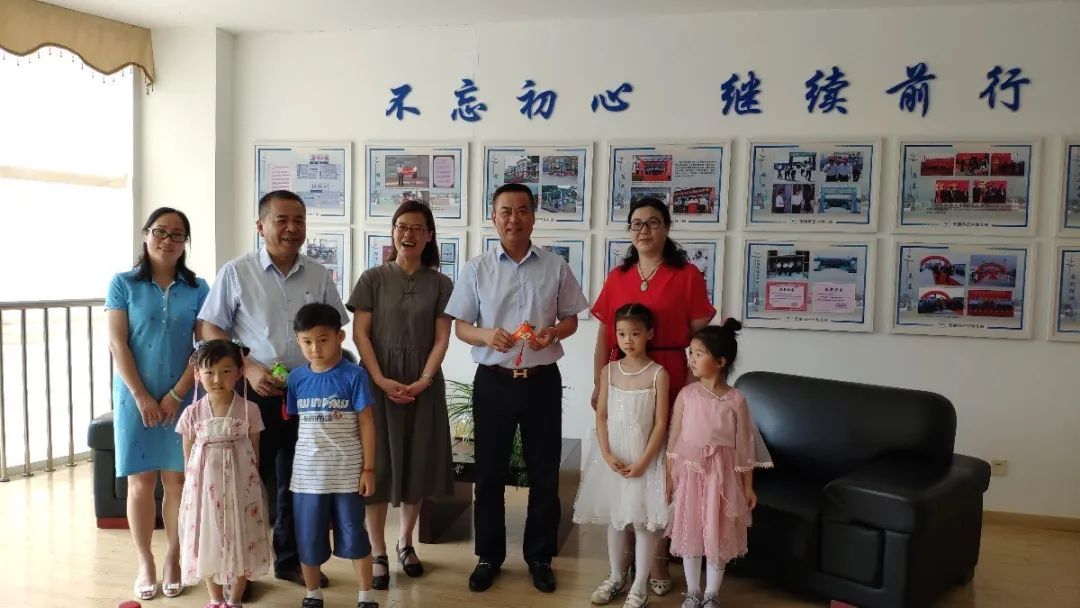 · 祝正興幼兒園的小朋友們節(jié)日快樂！